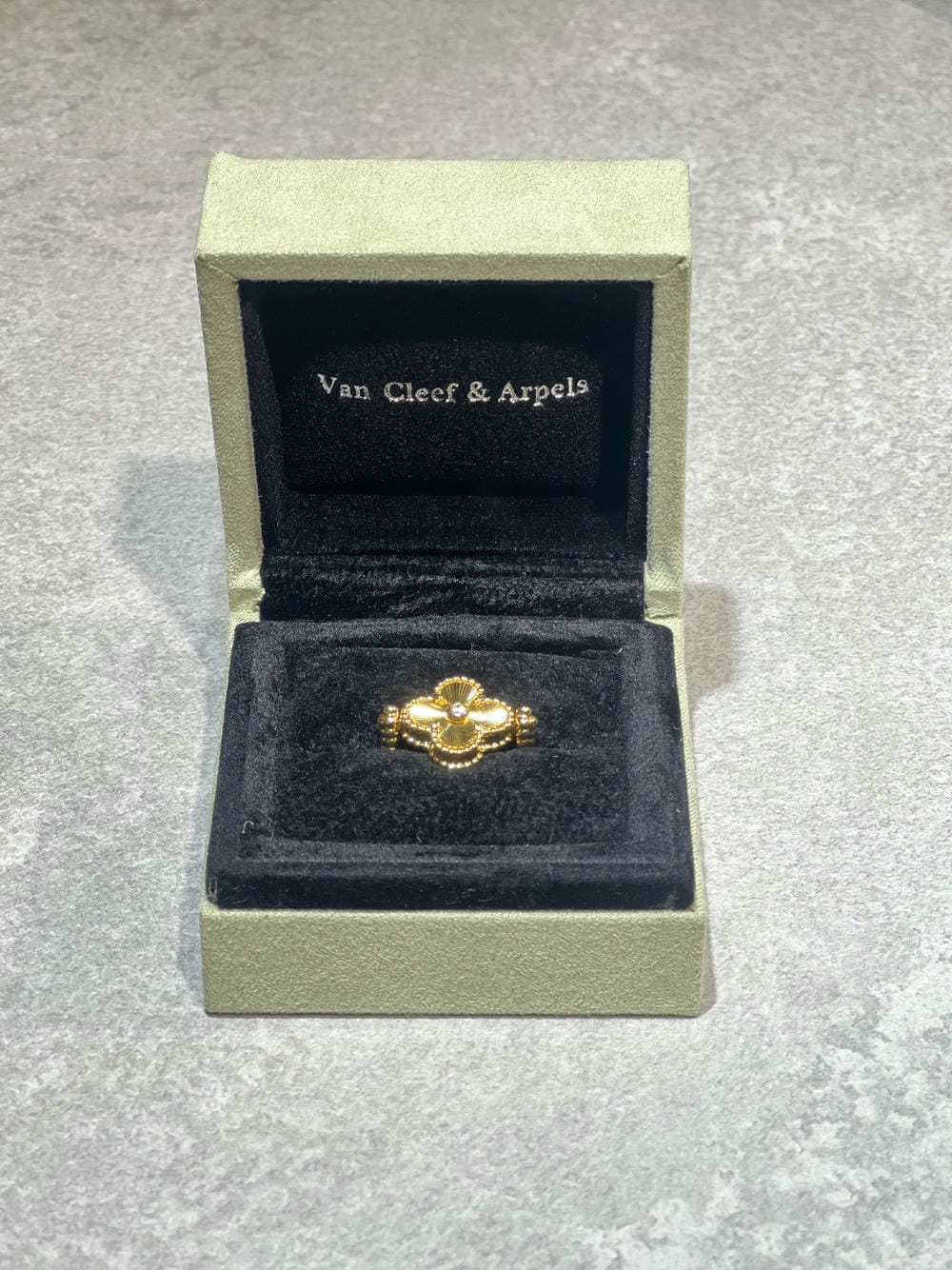 ANILLO VAN C & A