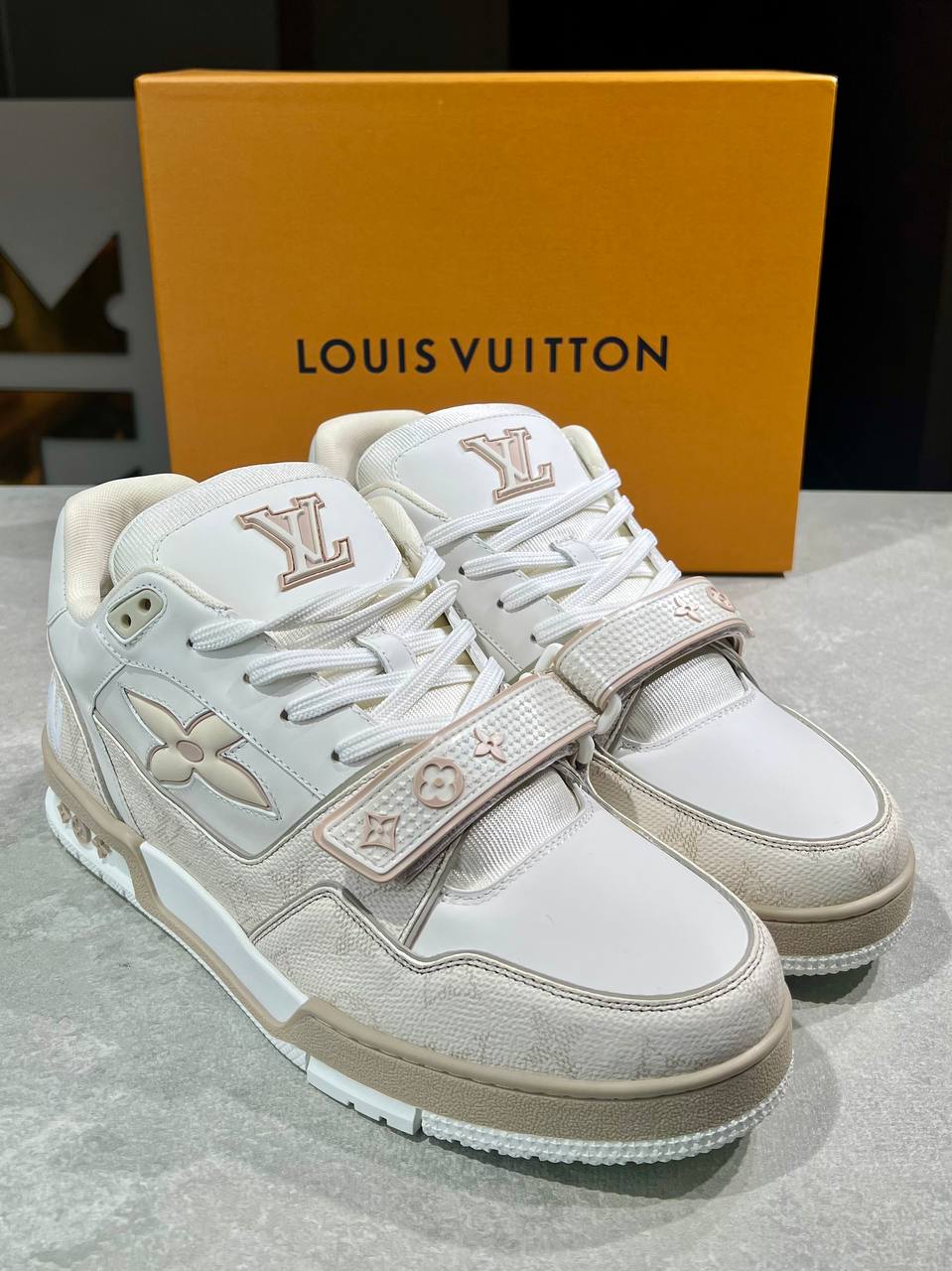 ZAPATO LV TRAINER