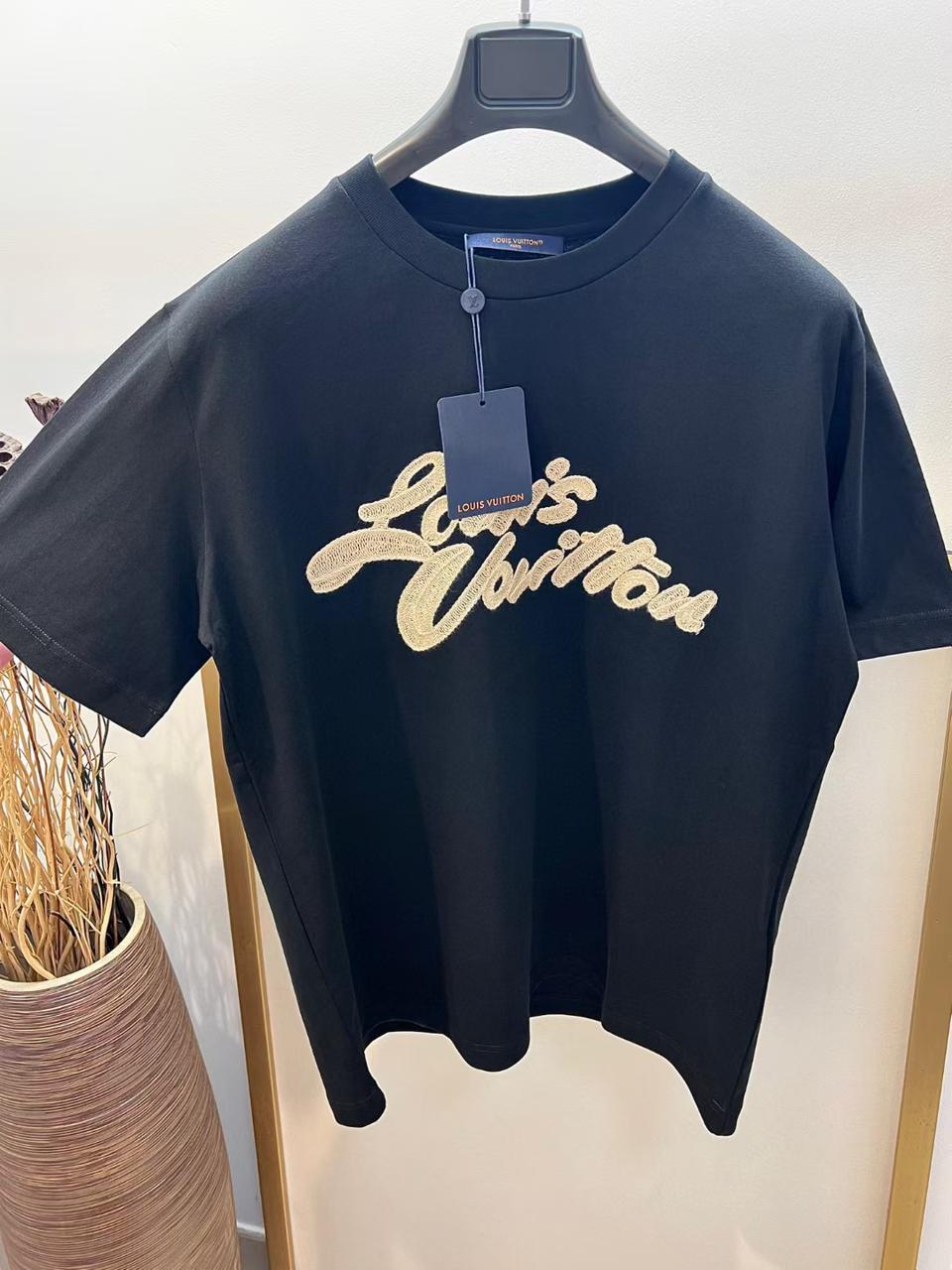 CAMISETA LV GOLD SIGNATURE