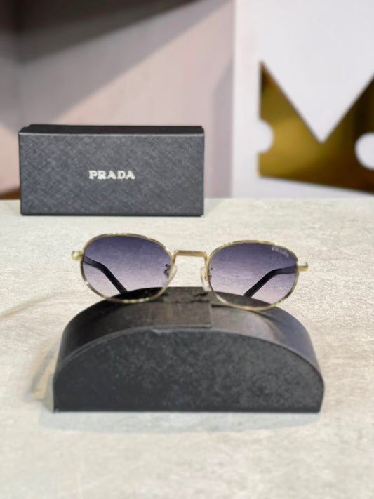 Gafas Prada ovalada dorada lente gris morado, vista frontal