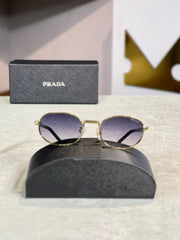 Gafas Prada ovalada dorada lente gris morado, vista frontal