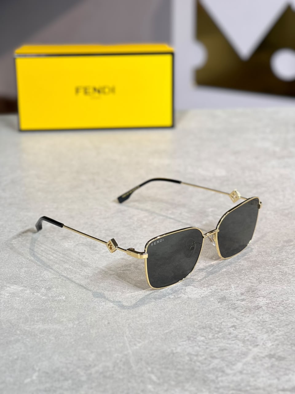 Gafas Fendi Cuadrada Dorada
