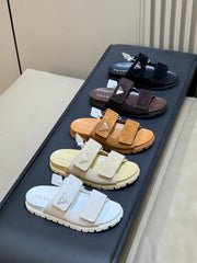 Sandalias Prada de gamuza en varios colores