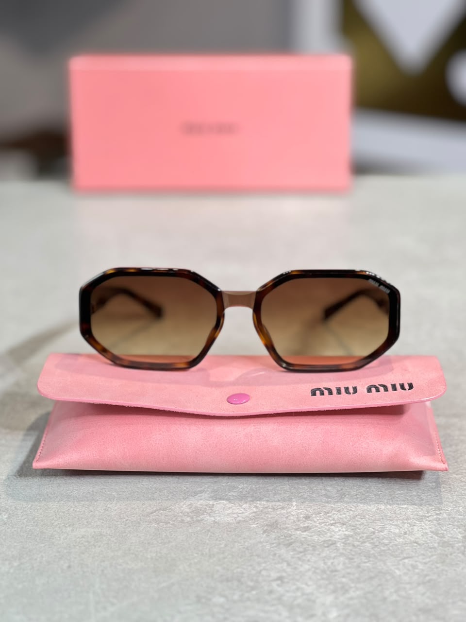 Gafas Miu Miu carey rectangular detalle