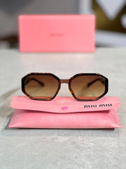 Gafas Miu Miu carey rectangular detalle