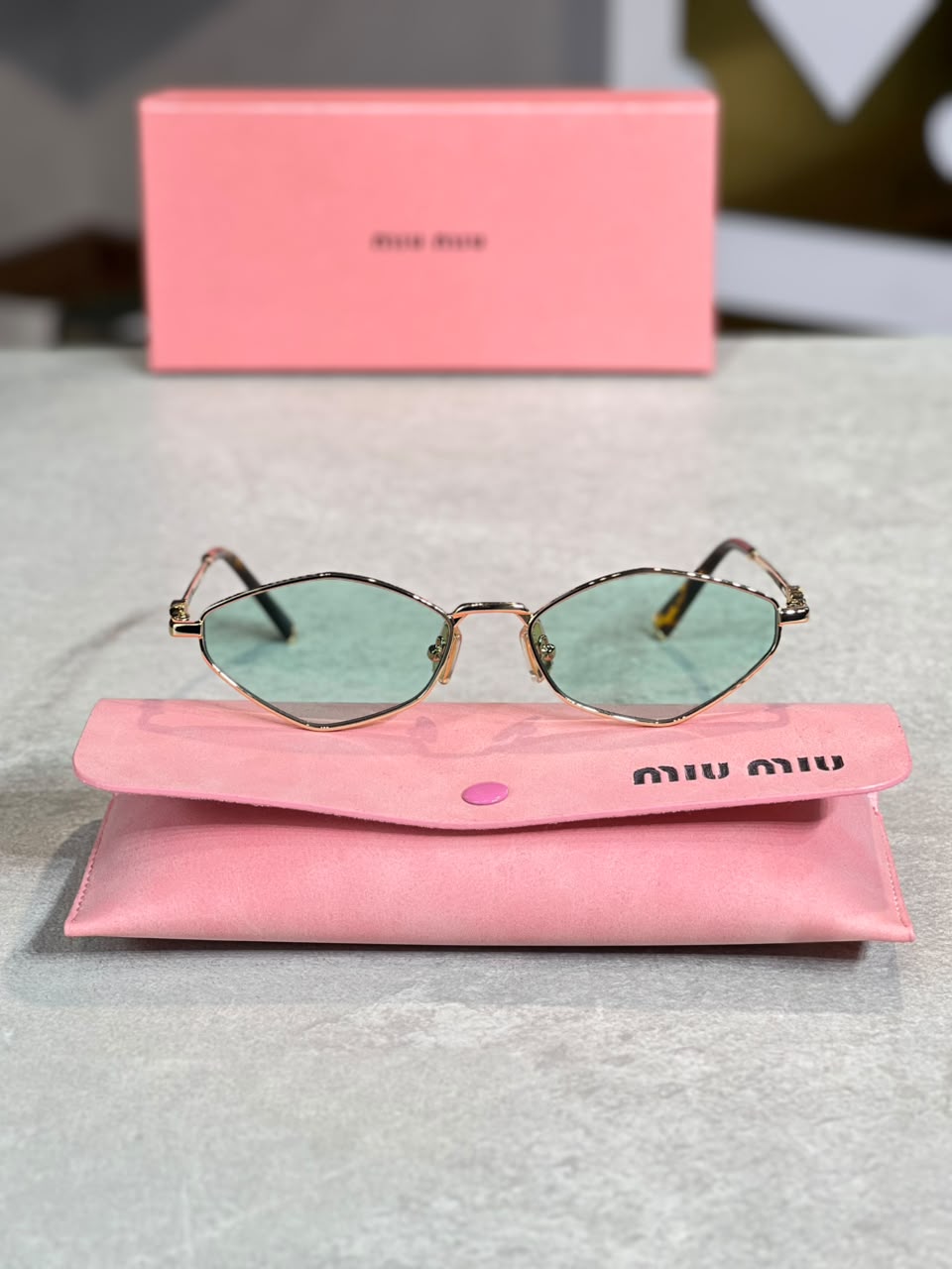 Gafas Miu Miu ovalada verde menta