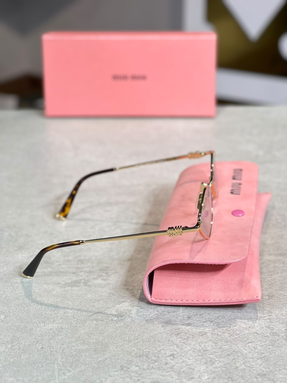 Gafas Miu Miu ovalada verde menta
