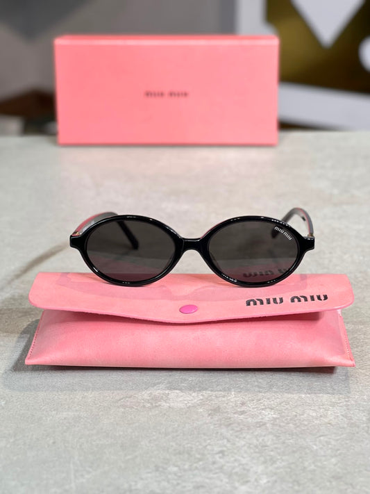 Gafas Miu Miu redonda negra