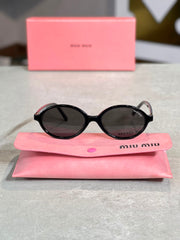 Gafas Miu Miu redonda negra