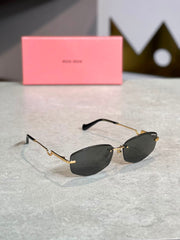 Gafas Miu Miu ovalada dorada humo