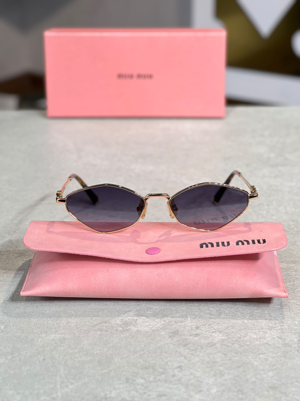 Gafas Miu Miu Ovalada Gris Humo