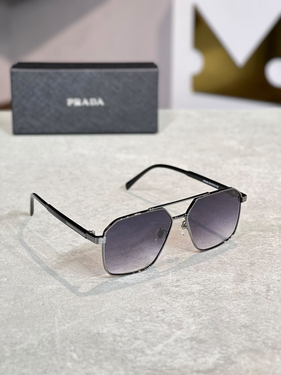 Gafas Prada Aviador Negra Dorada