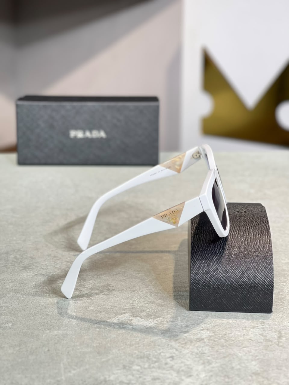 Gafas Prada cat eye blanca, perfil