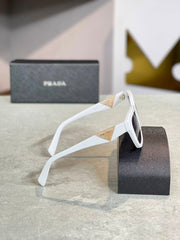 Gafas Prada cat eye blanca, perfil