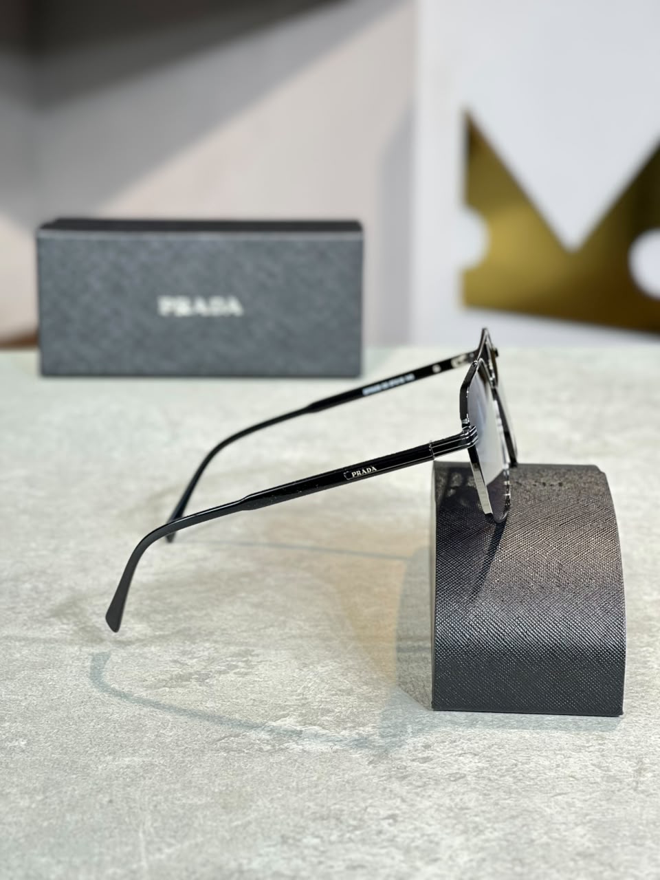 Gafas Prada optica rimless negra, perfil